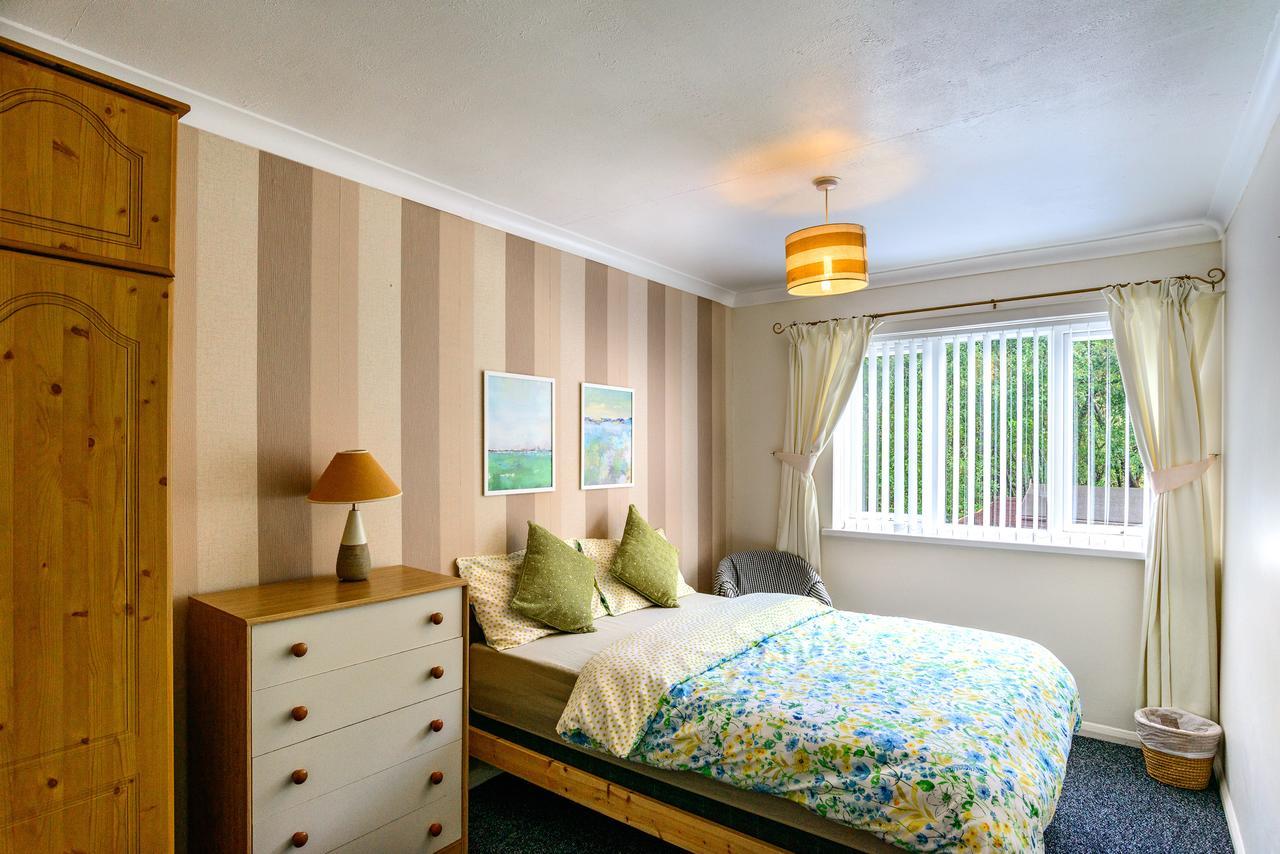 Carys Serviced Accommodation Swansea Exterior foto