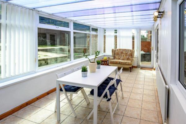 Carys Serviced Accommodation Swansea Exterior foto