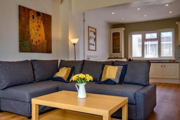 Carys Serviced Accommodation Swansea Exterior foto
